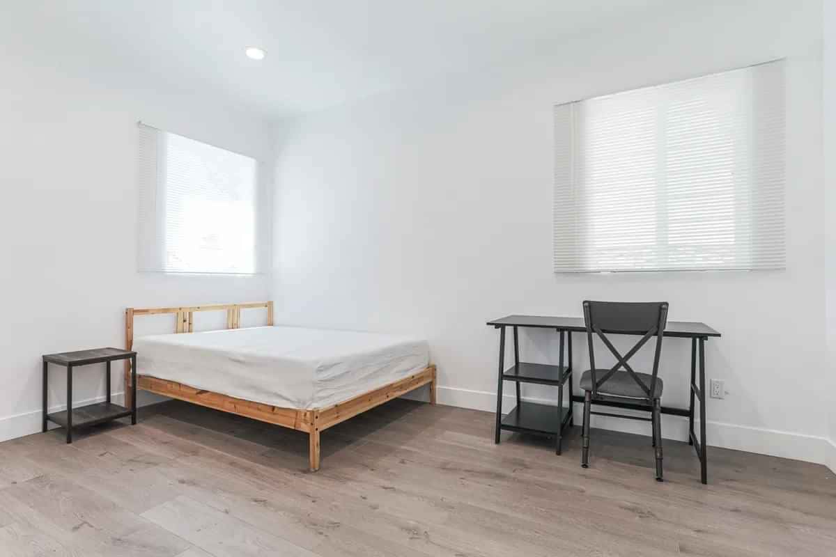 1235 W 37th Pl, Los Angeles - 1