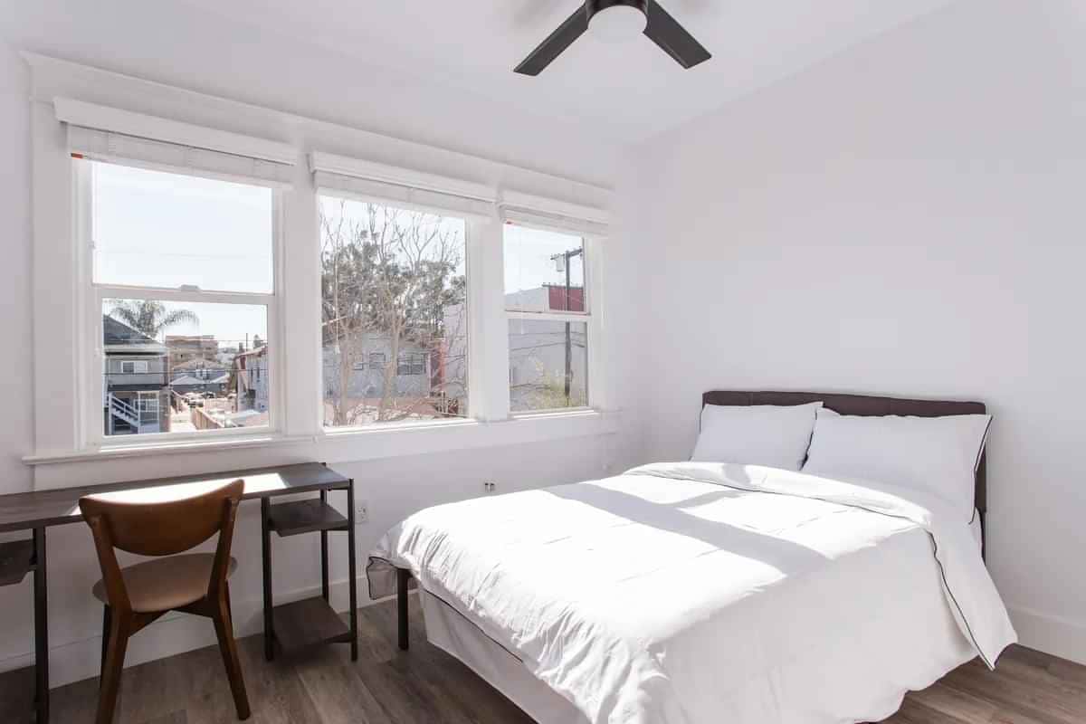 1158 W 37th St, Los Angeles - 1