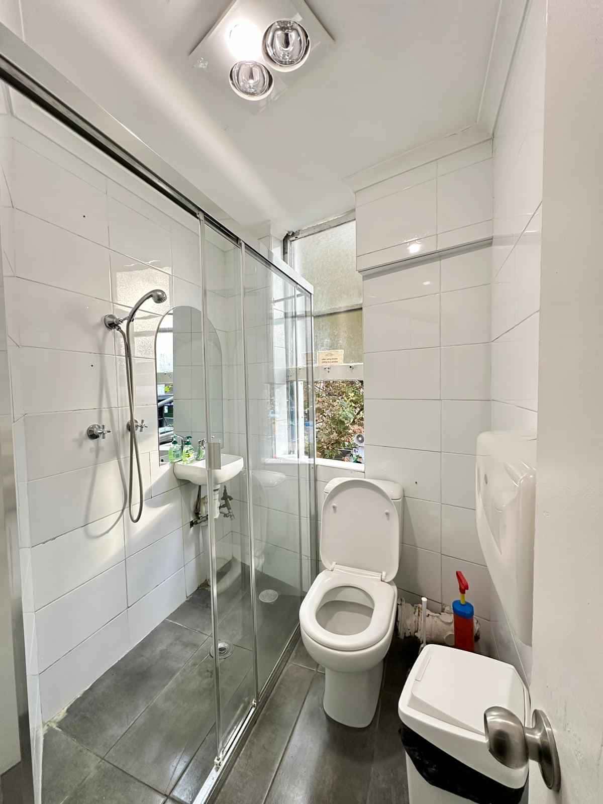 Room in a 12 Bedroom Apartment, 261 Crown St, Surry Hills, NSW Australia 2010 - 3