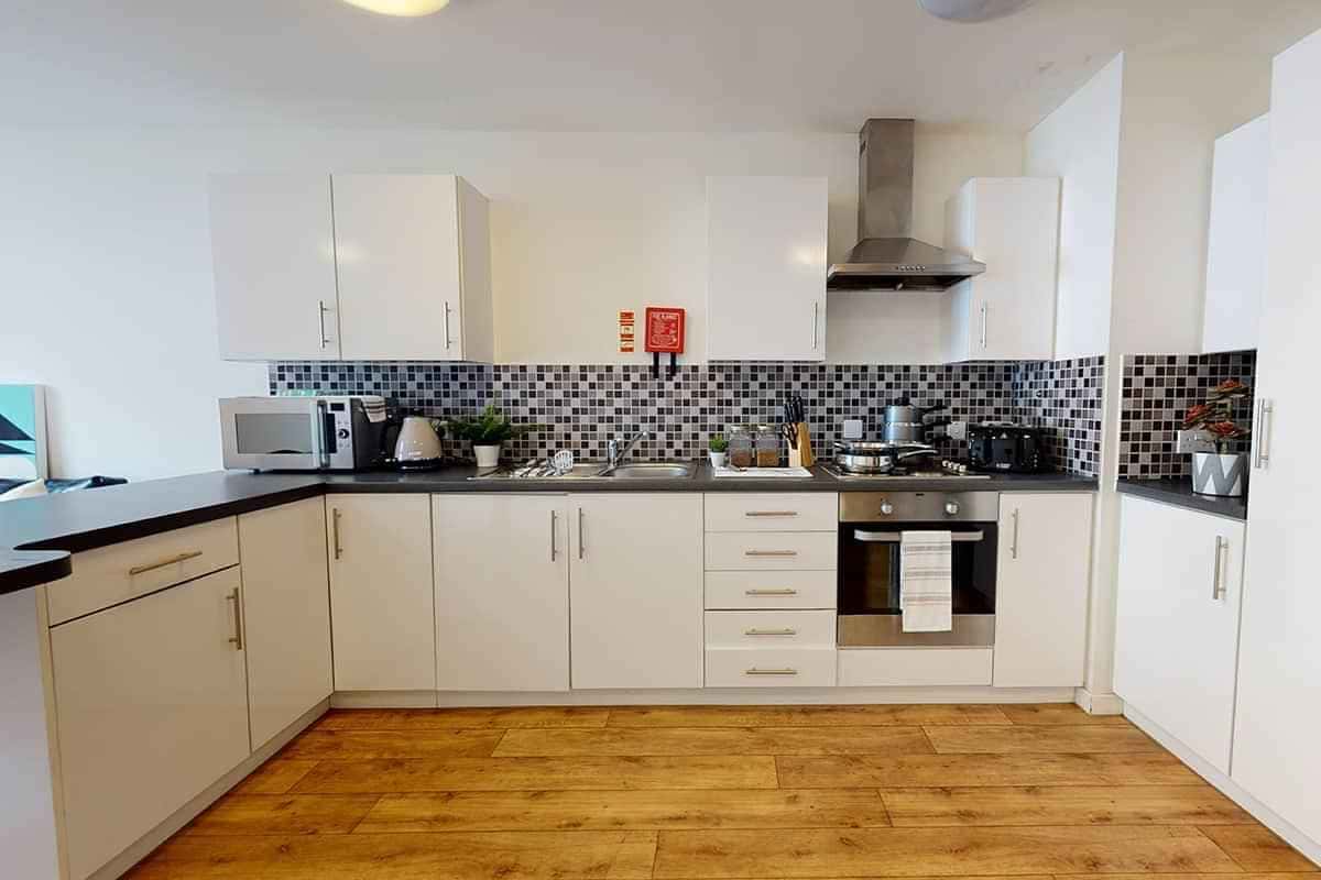 GoBritanya Sterling Court, London - 2