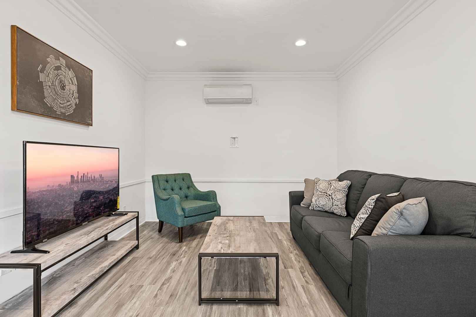 1740 S Kelton Ave, Los Angeles - 2