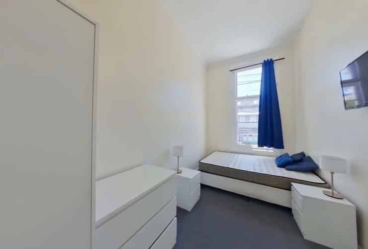 Room in a 7 Bedroom Apartment, 301 Cleveland St, Redfern 2016 - 1