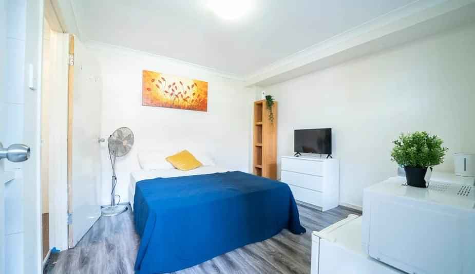Room in a 11 Bedroom Apartment, 150 Flinders Street, Paddington, Sydney - 1