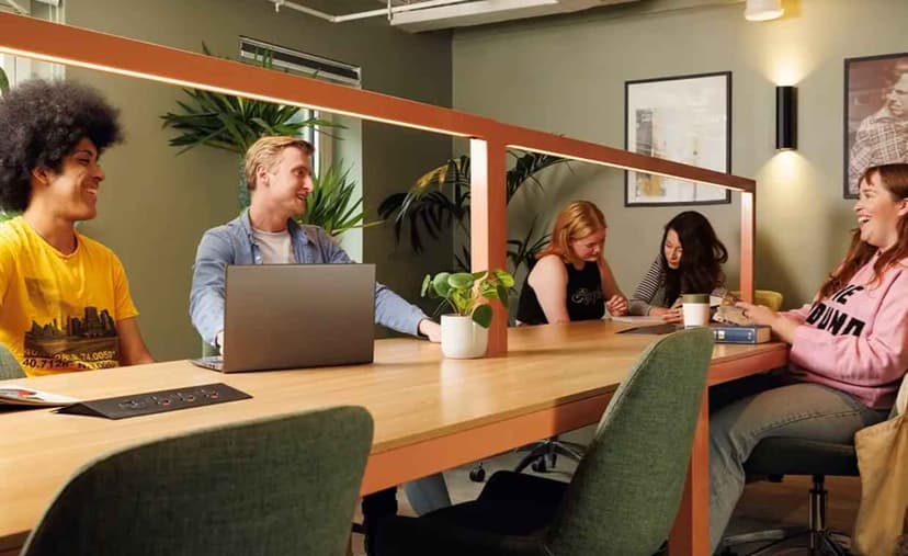 On Campus Station Court, London - View 4