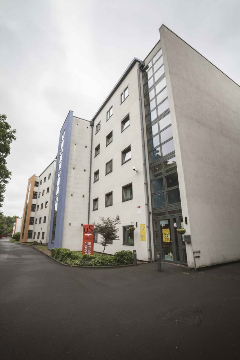 On Campus Station Court, London - View 5