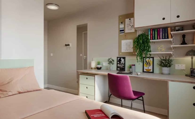 On Campus Station Court, London - View 1