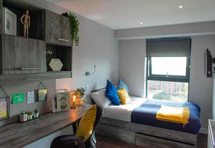 Queens Court, Reading - View 1