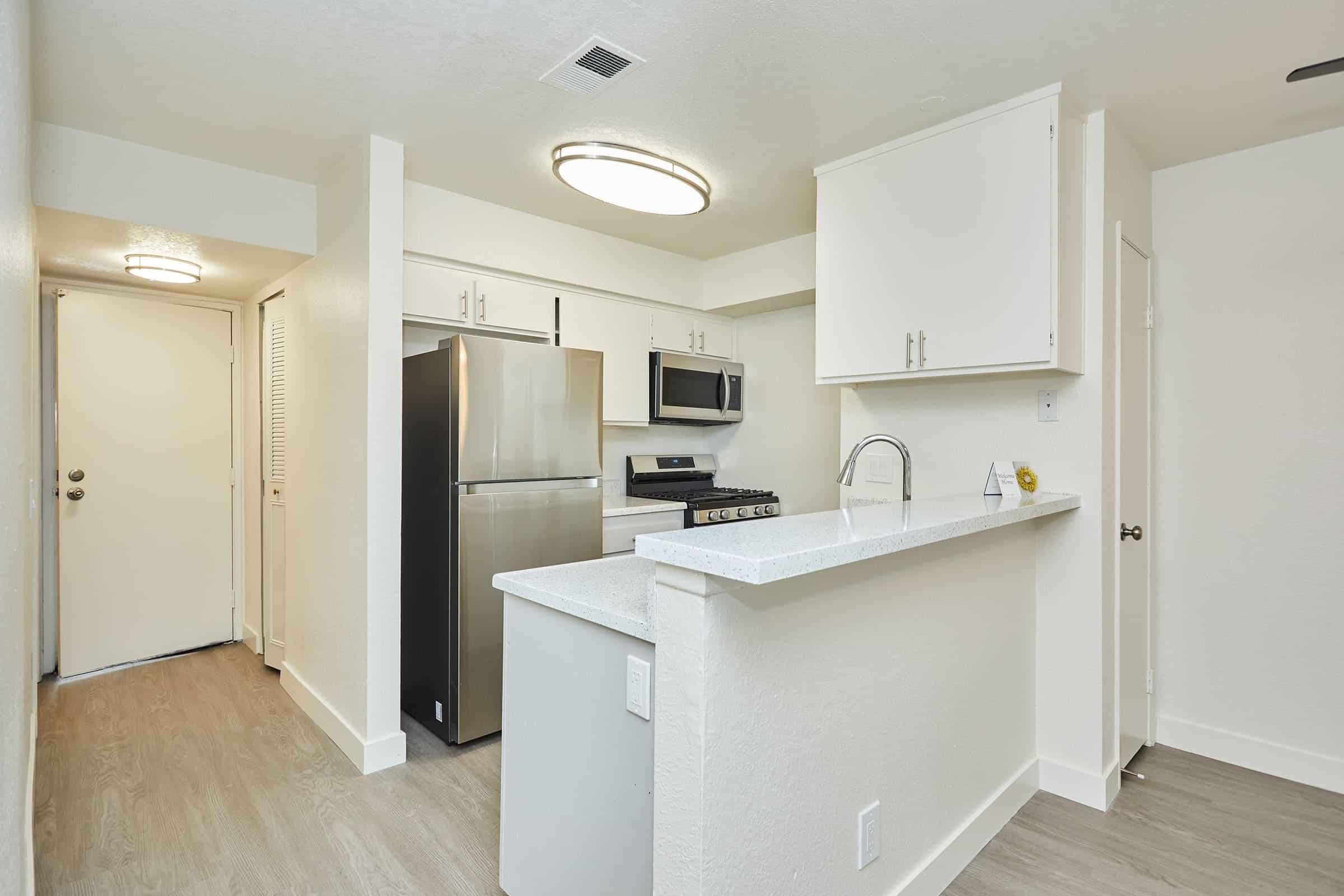 2 Bedroom 2 Bathroom Apartment - Image 9