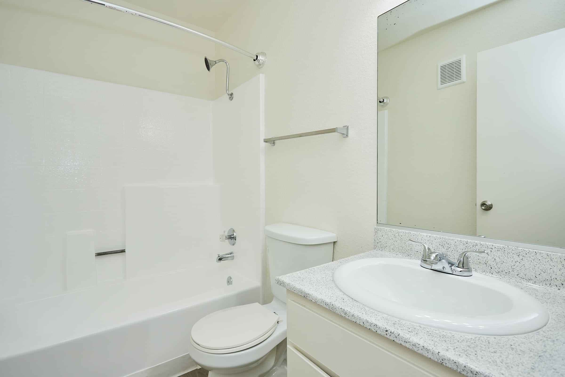 2 Bedroom 2 Bathroom Apartment - Image 12