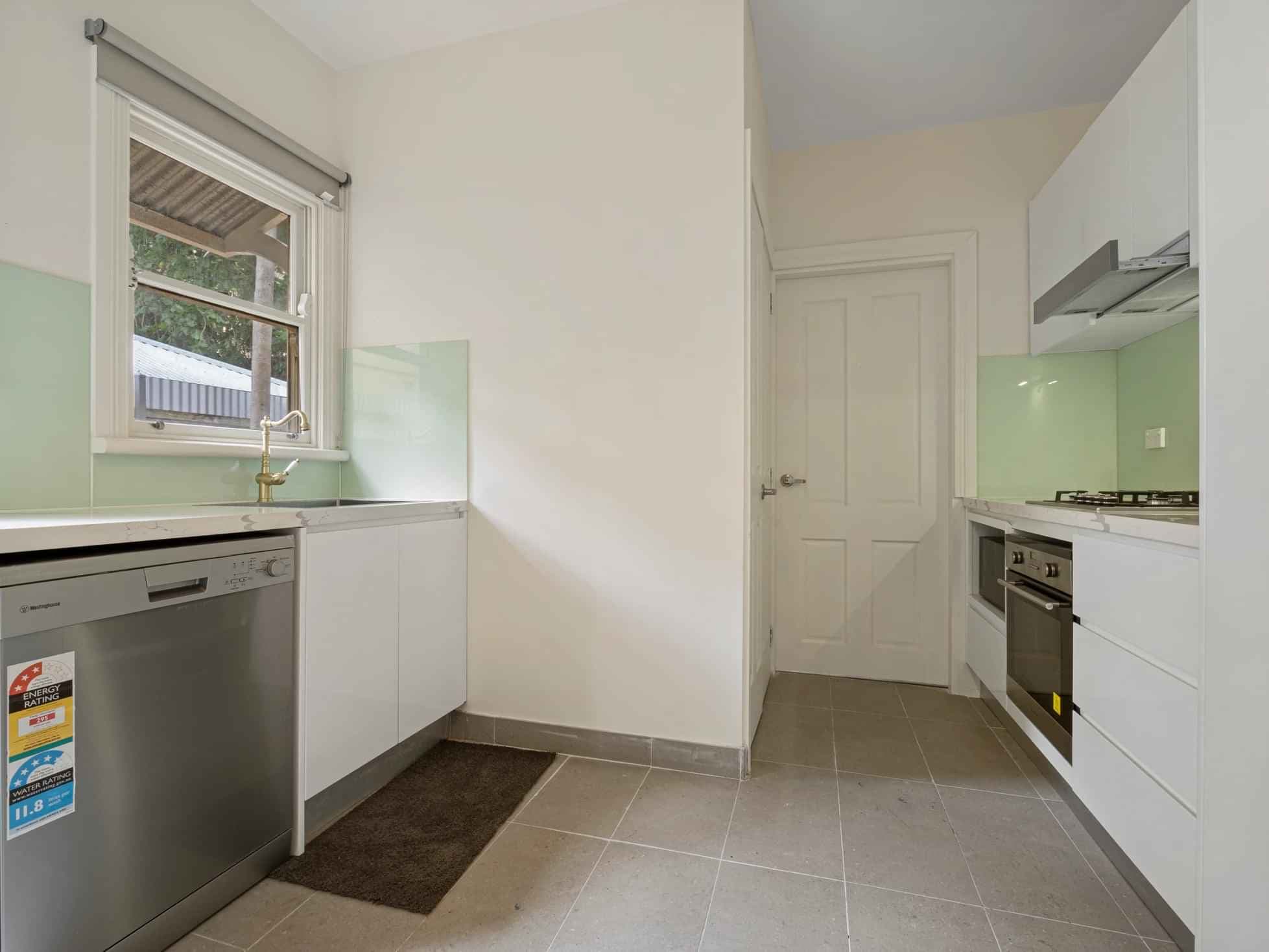 Room 7 (Twin Ensuite) - Image 9