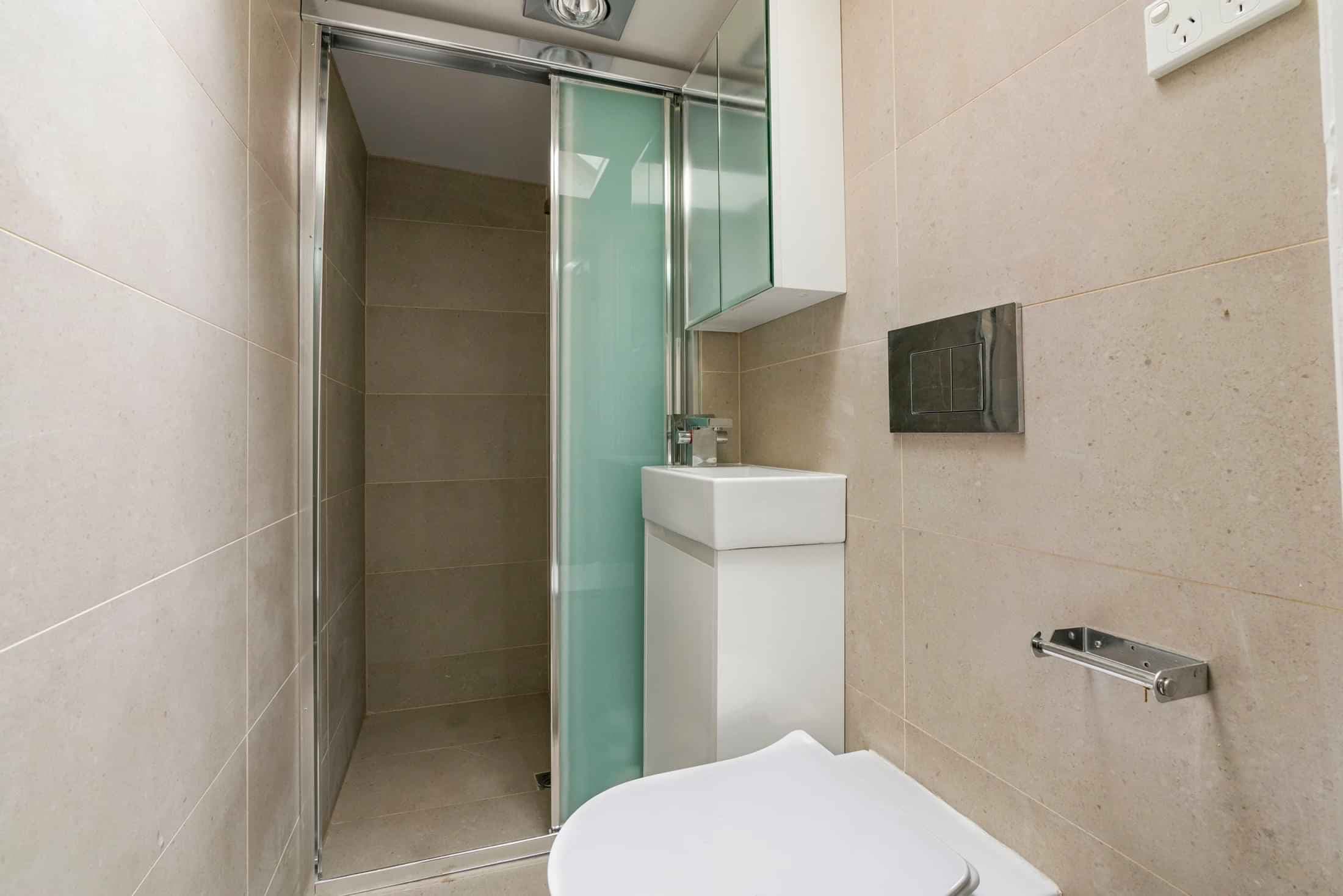 Room 7 (Twin Ensuite) - Image 12