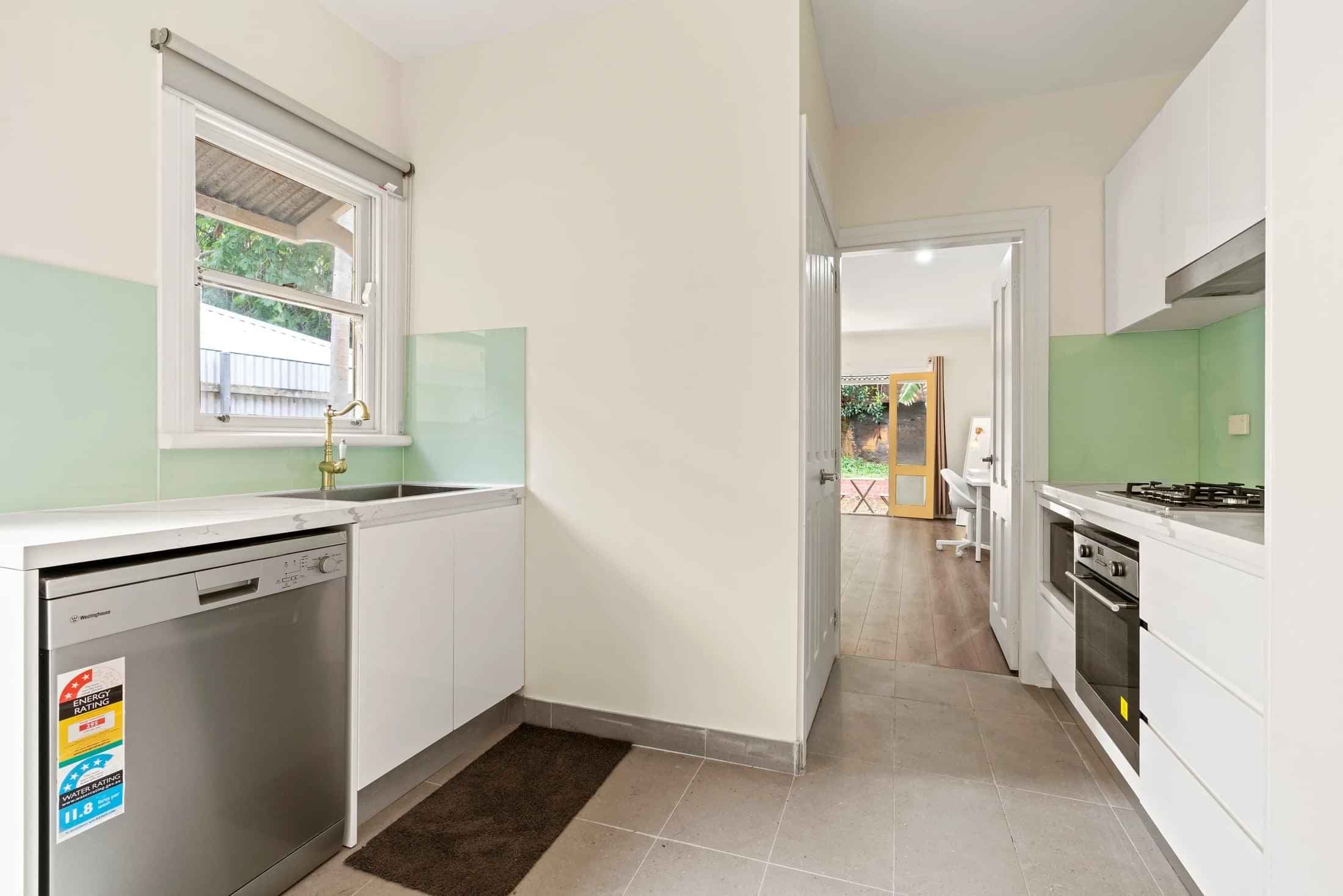 Room 7 (Twin Ensuite) - Image 5