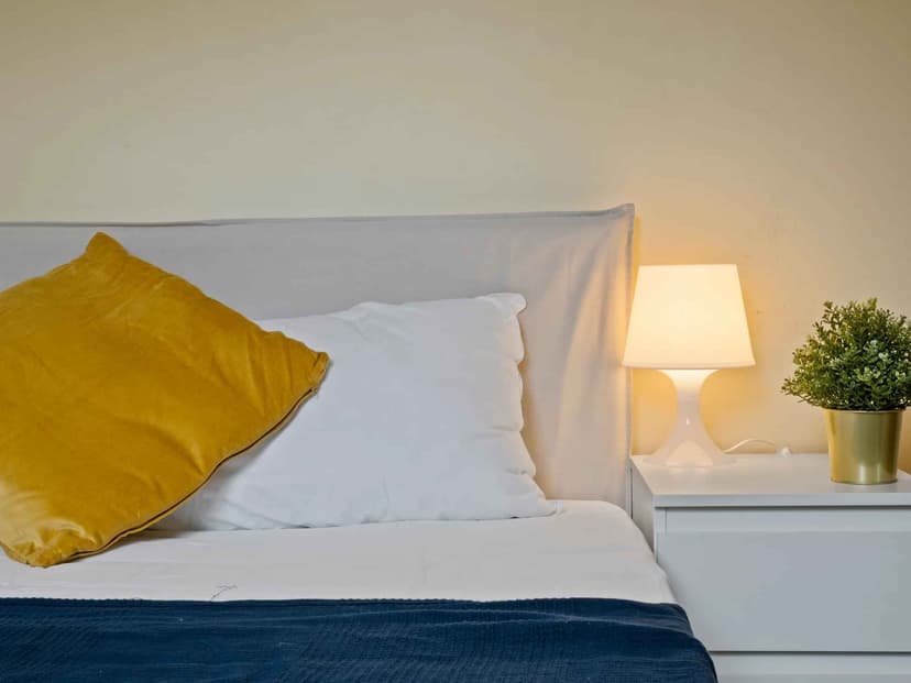 Room 6 (Ensuite) - Image 3