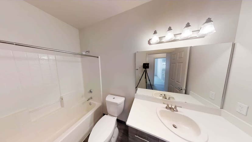 2 Bed 2 Bath - Image 3