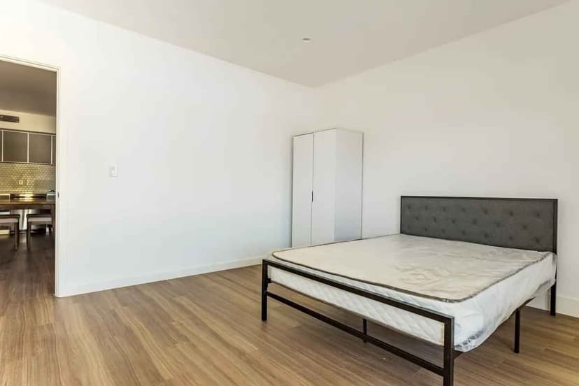 Private Room Shared Bath (4 Bed 3 Bath)