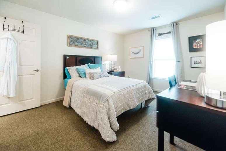 2 Bed 2 Bath - Image 3
