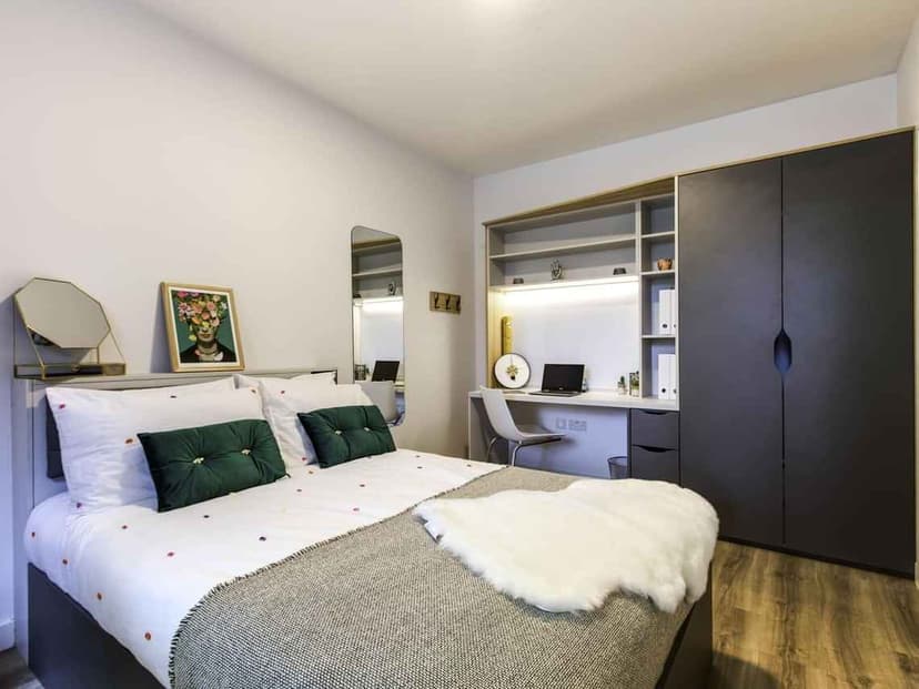 Townhouse Standard Room - Image 2