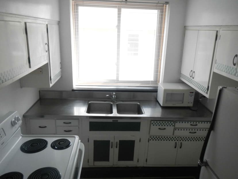 2 Bed 1 Bath - Image 2