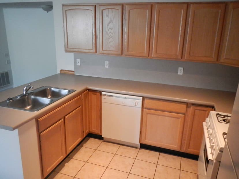 3 Bed 2 Bath - Image 3