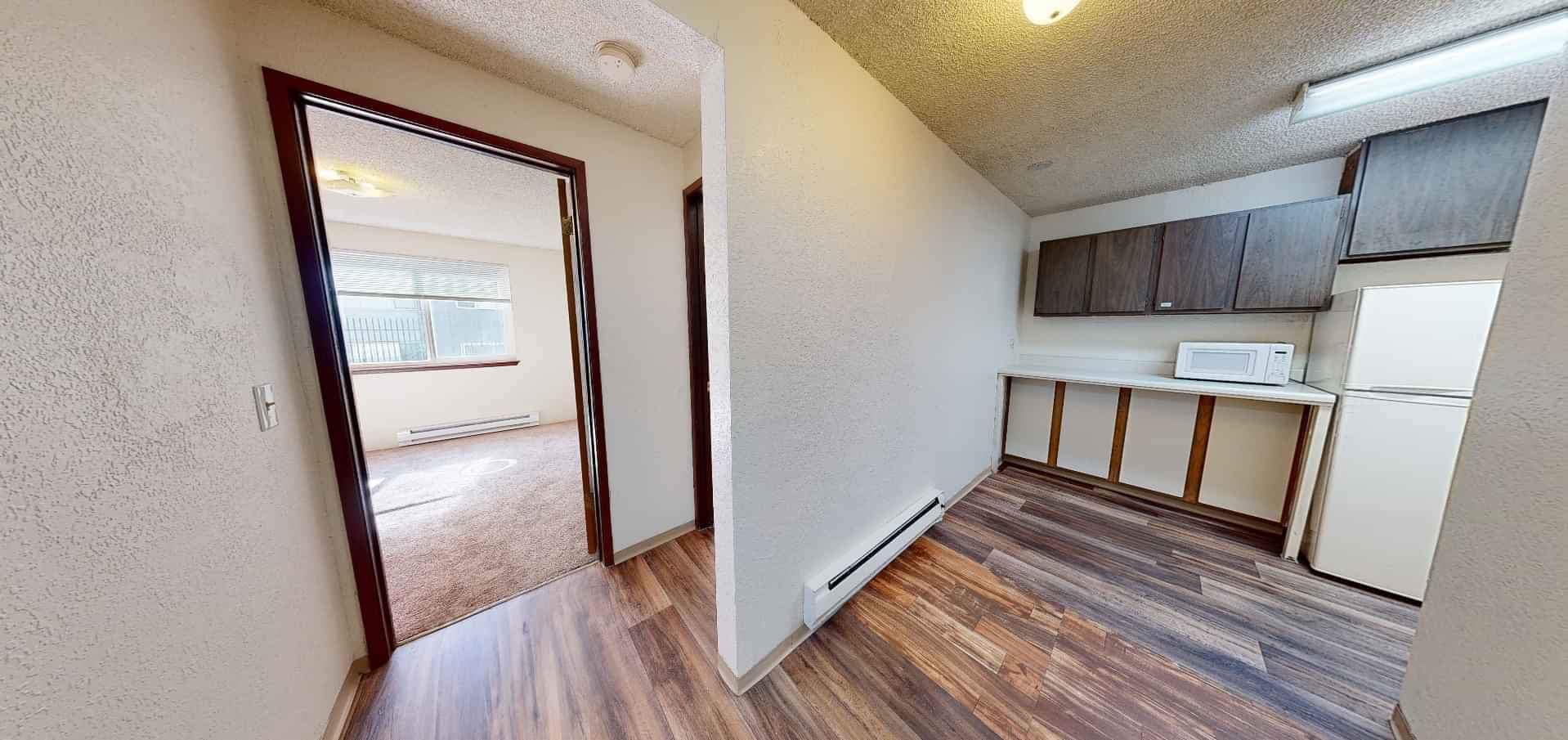 Private Room Shared Bath (2 Bed 1 Bath) - Image 4