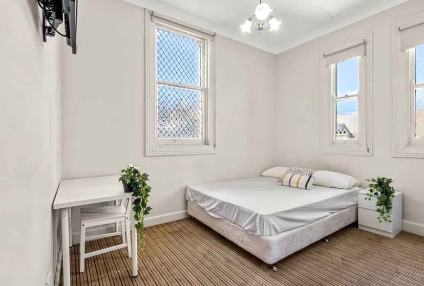 Room 27 (Studio) - Image 2