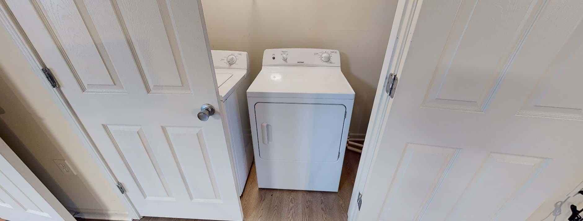 2 Bedroom - Private Room - Private Bath (2 Bed - 2.5 Bath) - Image 8