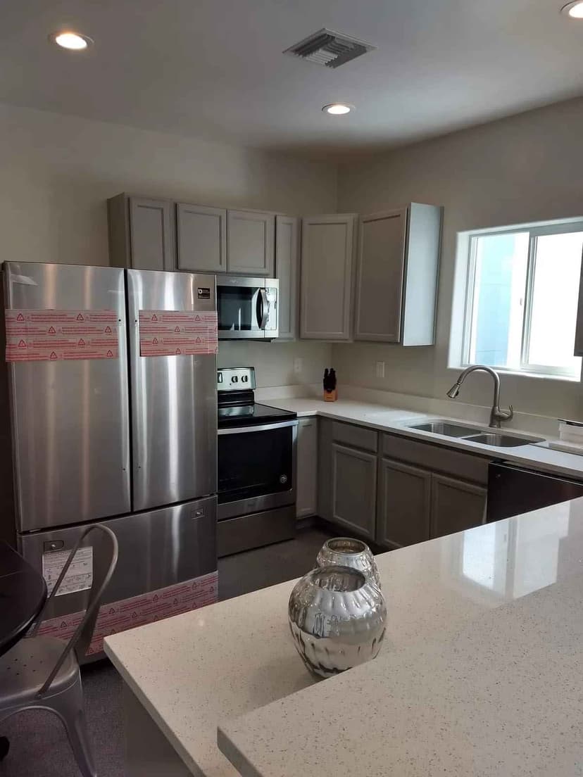 Private Room (4 Bed 4 Bath) - Image 4
