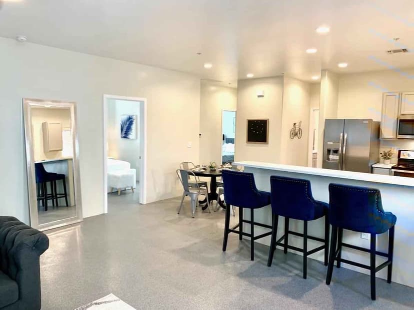 Private Room (4 Bed 4 Bath) - Image 5