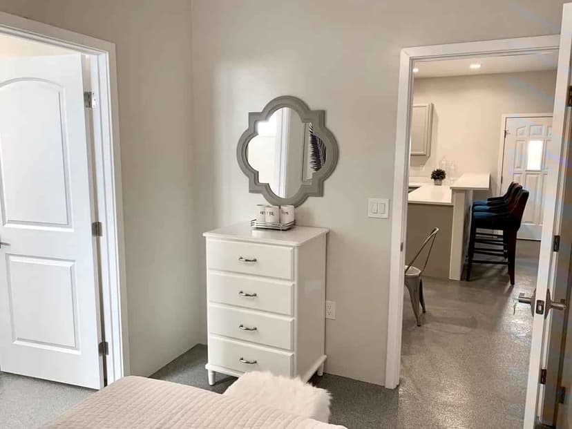 Private Room (4 Bed 4 Bath) - Image 2