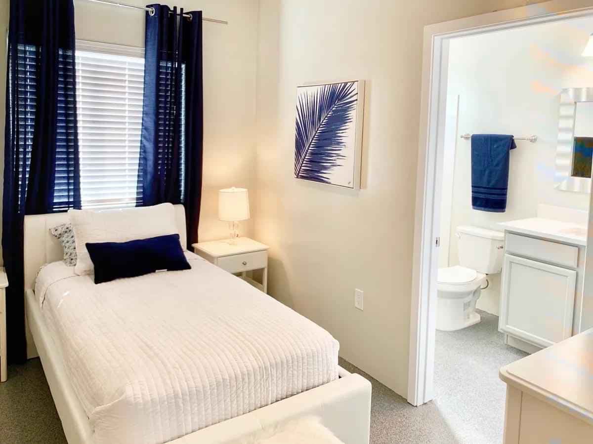 Private Room Shared Bath (4 Bed 2 Bath) - Image 4