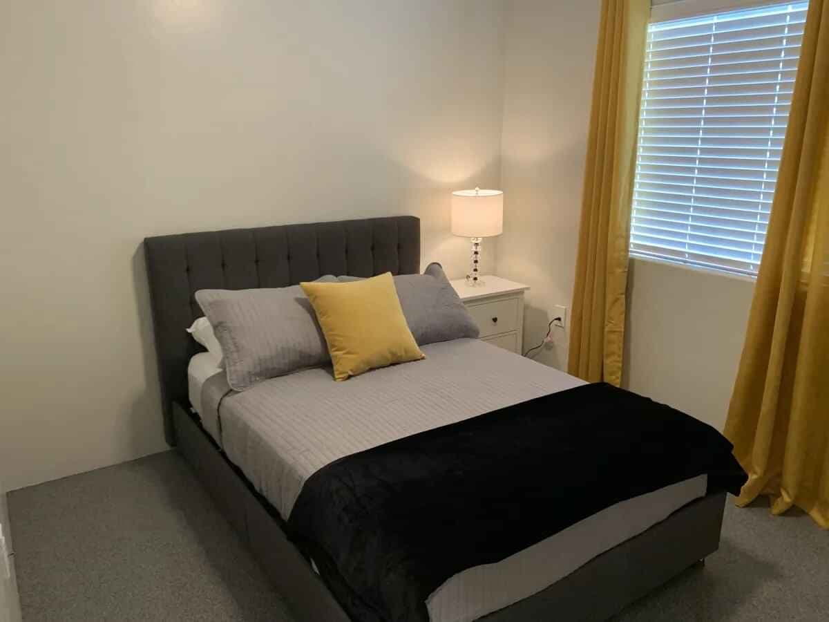 Private Room Shared Bath (4 Bed 2 Bath) - Image 1