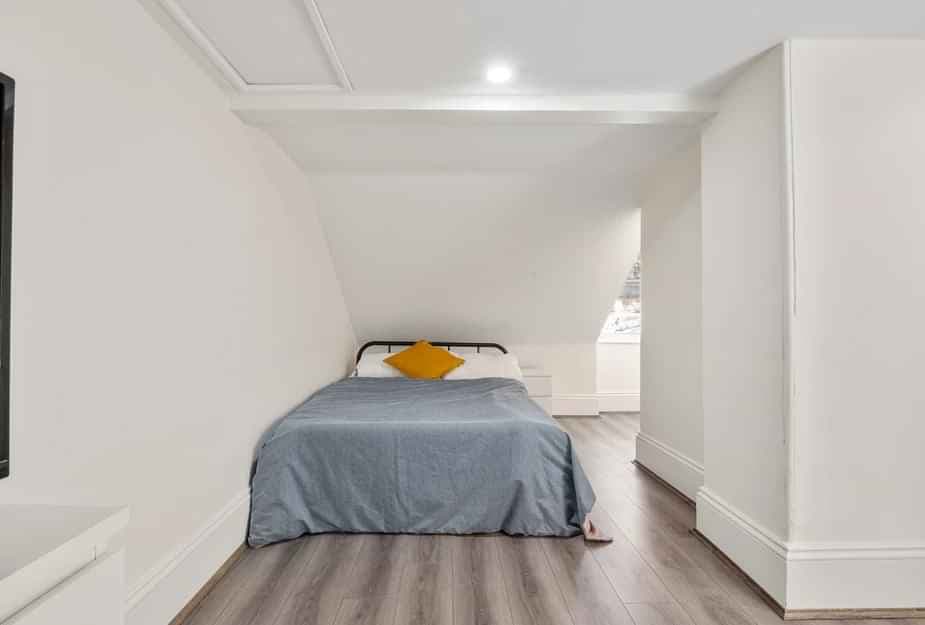 Room 7  (Private bath)  - Image 1