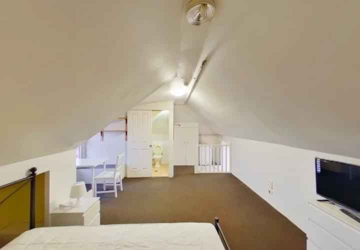 Room 19 (Twin Ensuite) - Image 4