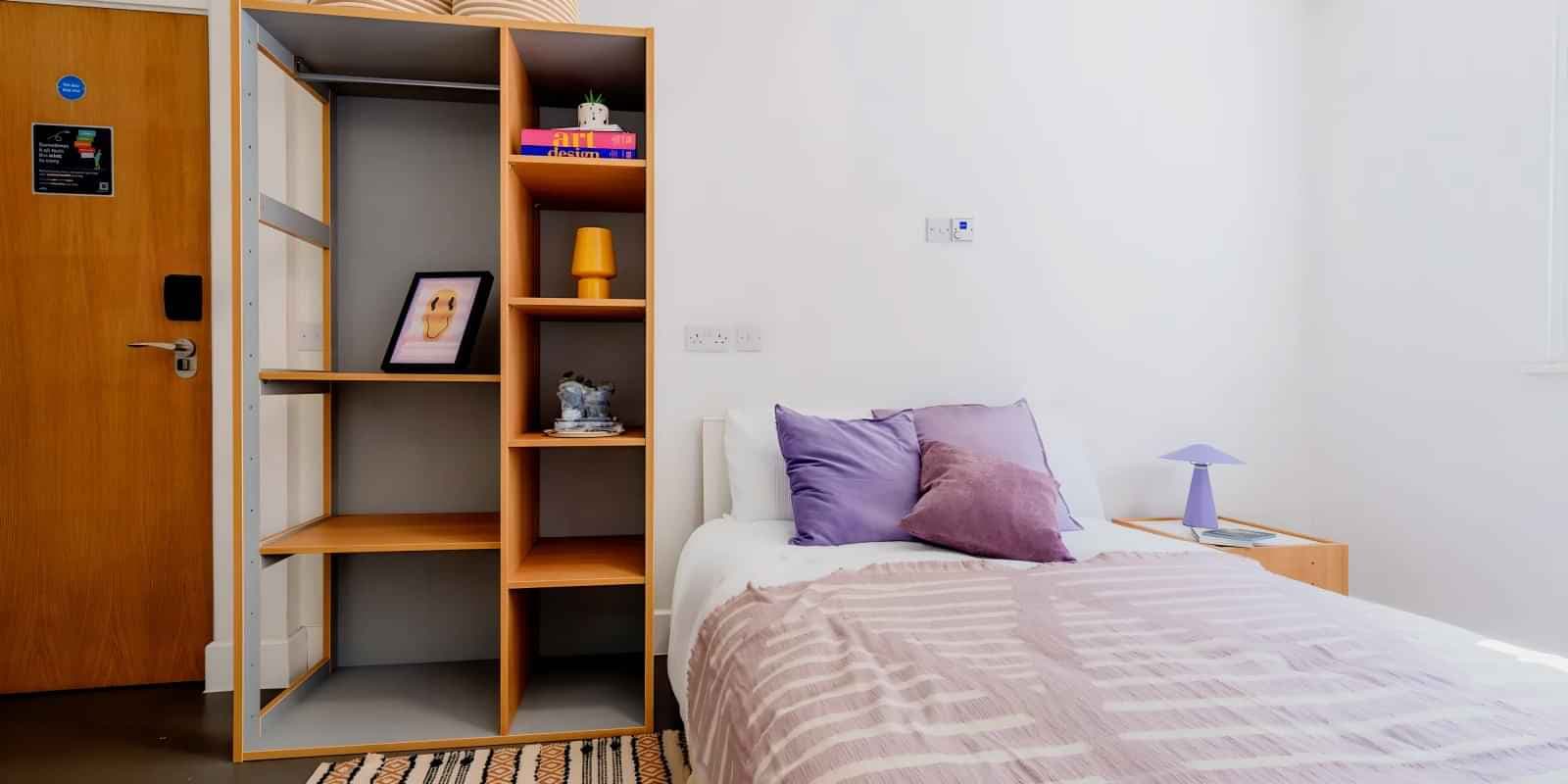 Bedroom Platinum(Shared Bathroom)