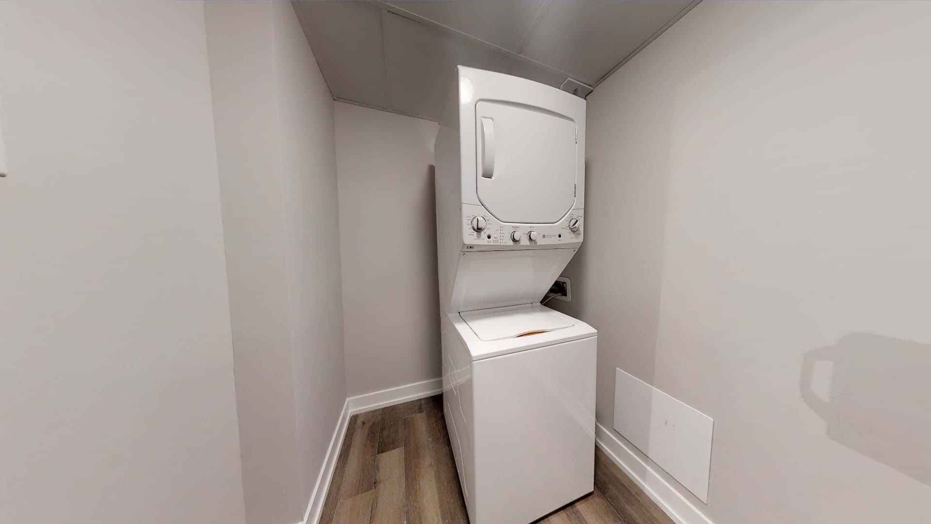 4 Bed Private Bedroom - Image 4