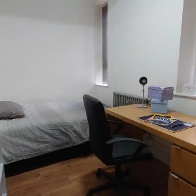 Standard 6 Bedroom Apartment  - Image 11