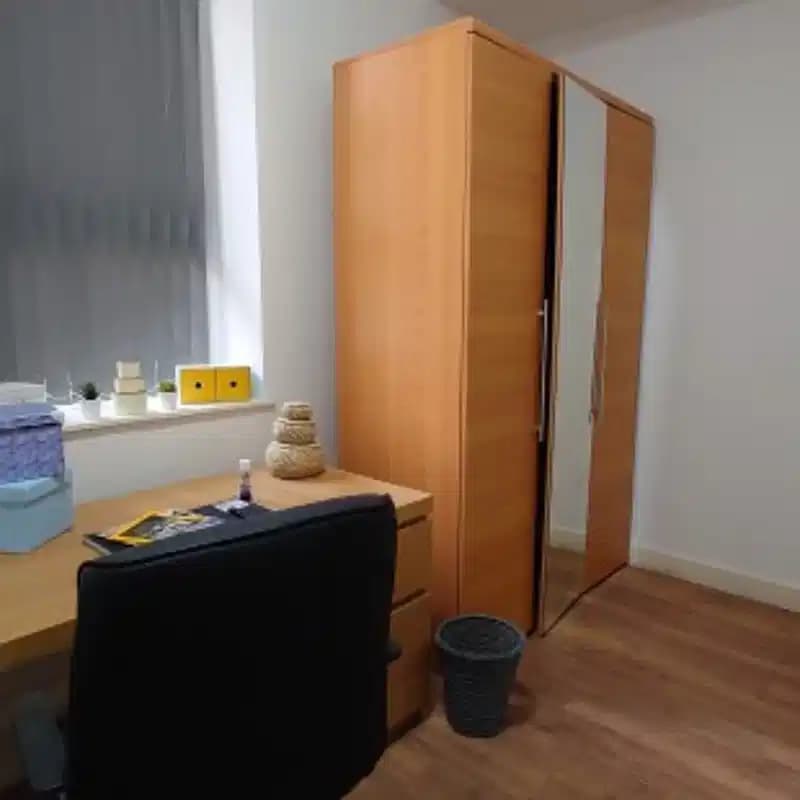 Standard 6 Bedroom Apartment  - Image 12