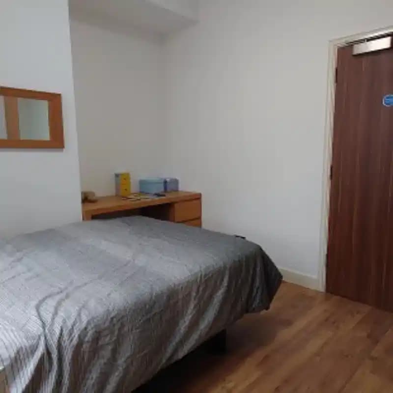 Standard 6 Bedroom Apartment  - Image 8