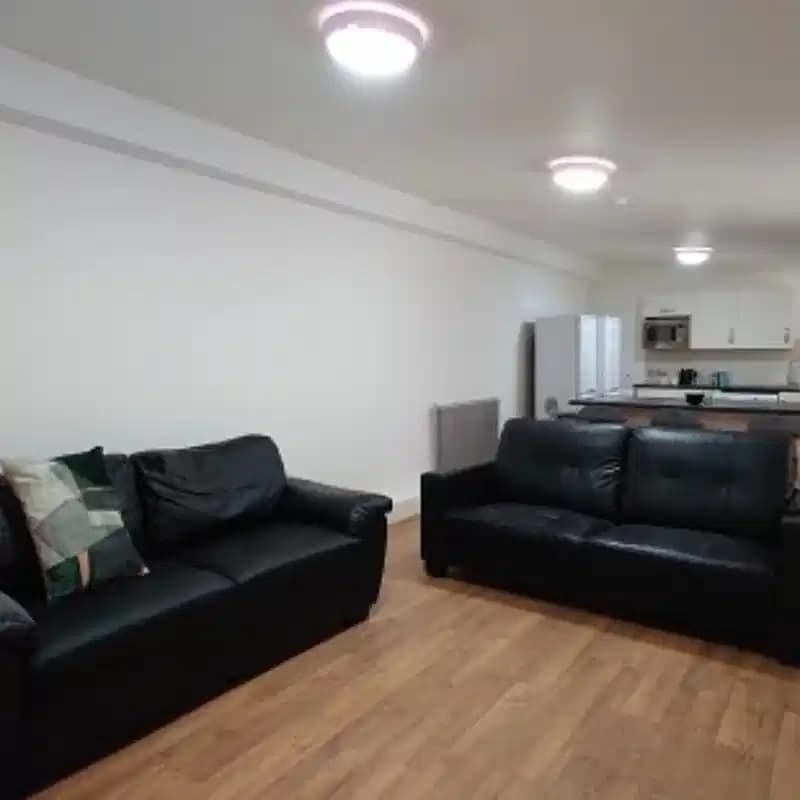 Standard 6 Bedroom Apartment  - Image 5