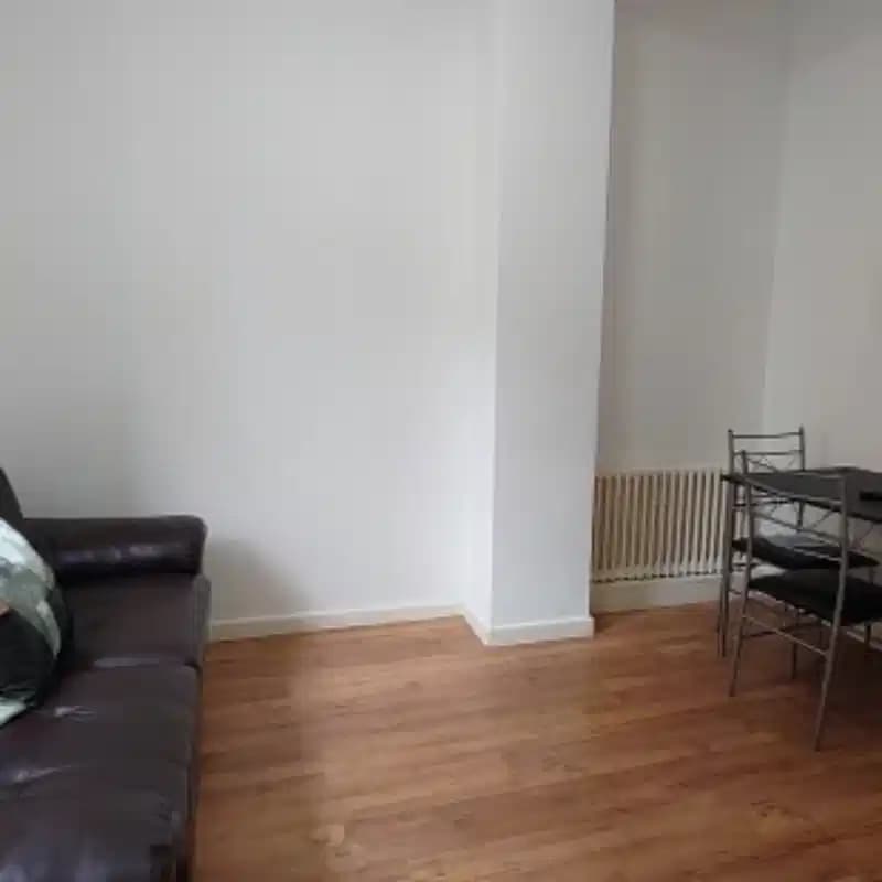 Standard Plus 3 And 4 Bedroom Apartment - Image 3