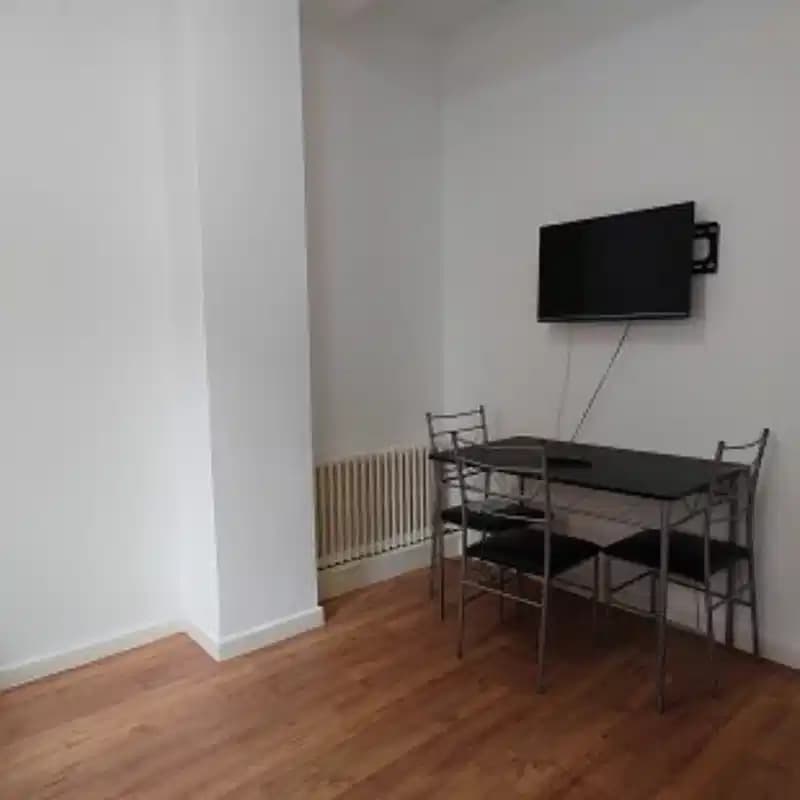 Standard Plus 3 And 4 Bedroom Apartment - Image 2