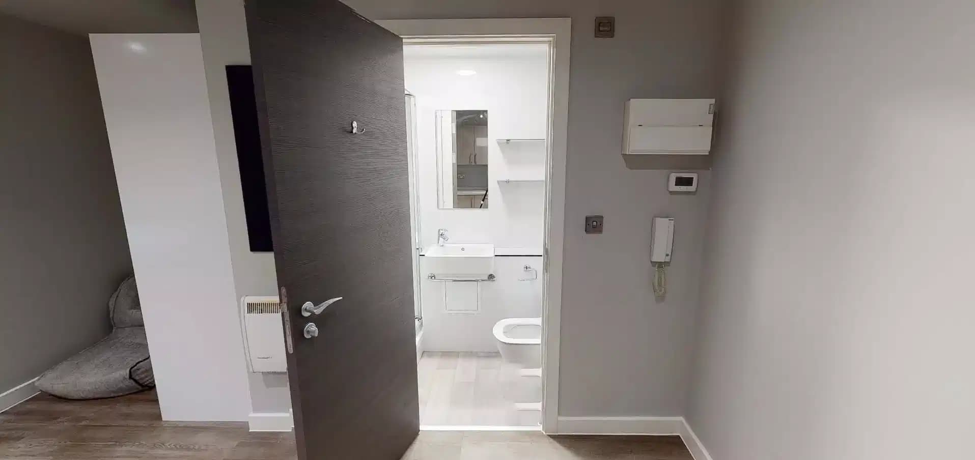 Large Premier Studios  - Image 6