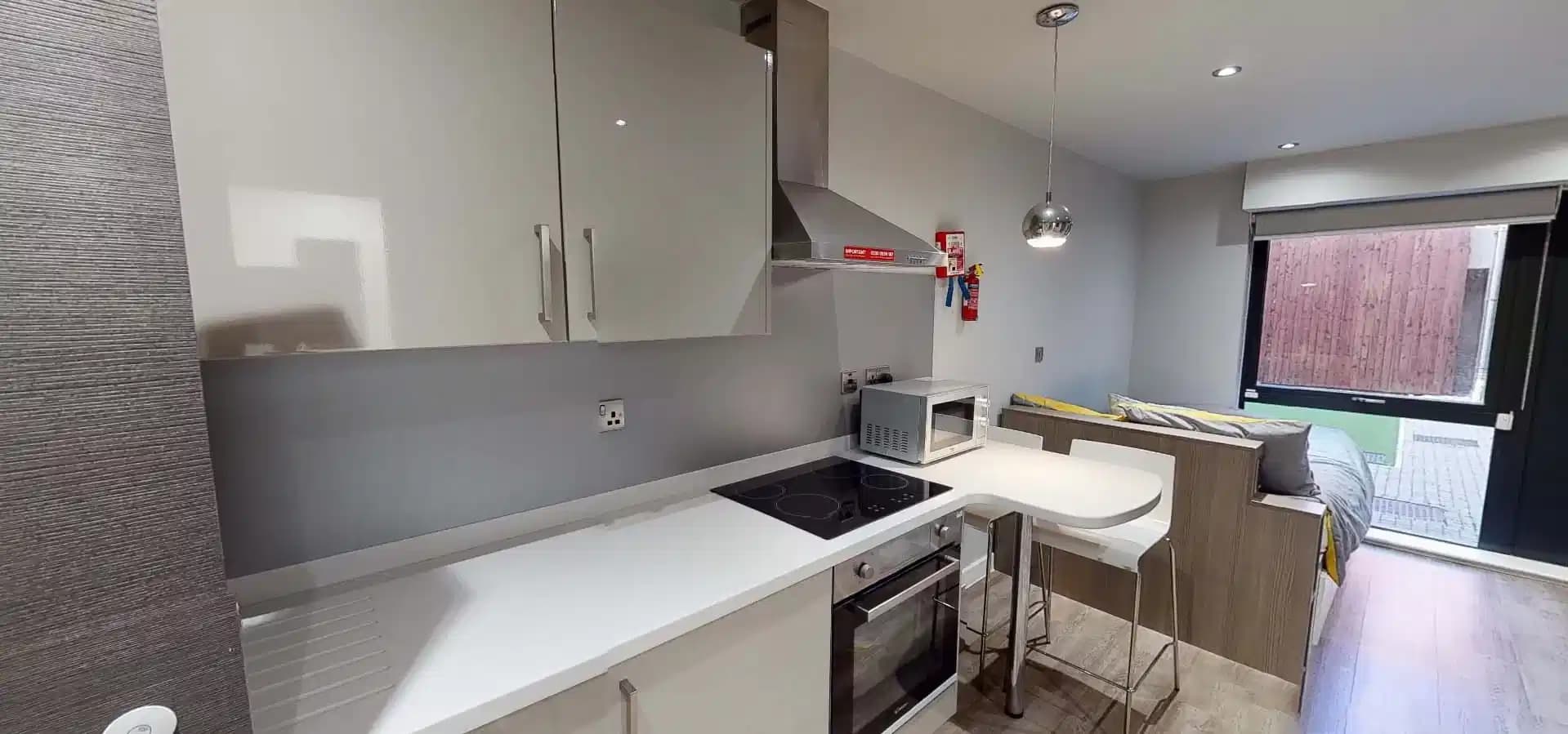 Large Premier Studios  - Image 2