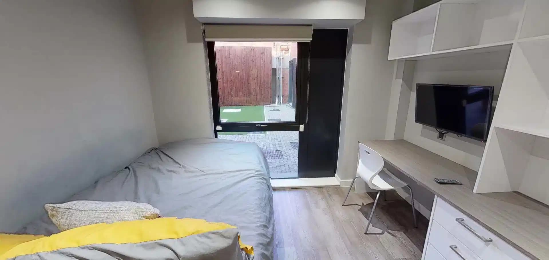 Large Premier Studios  - Image 3