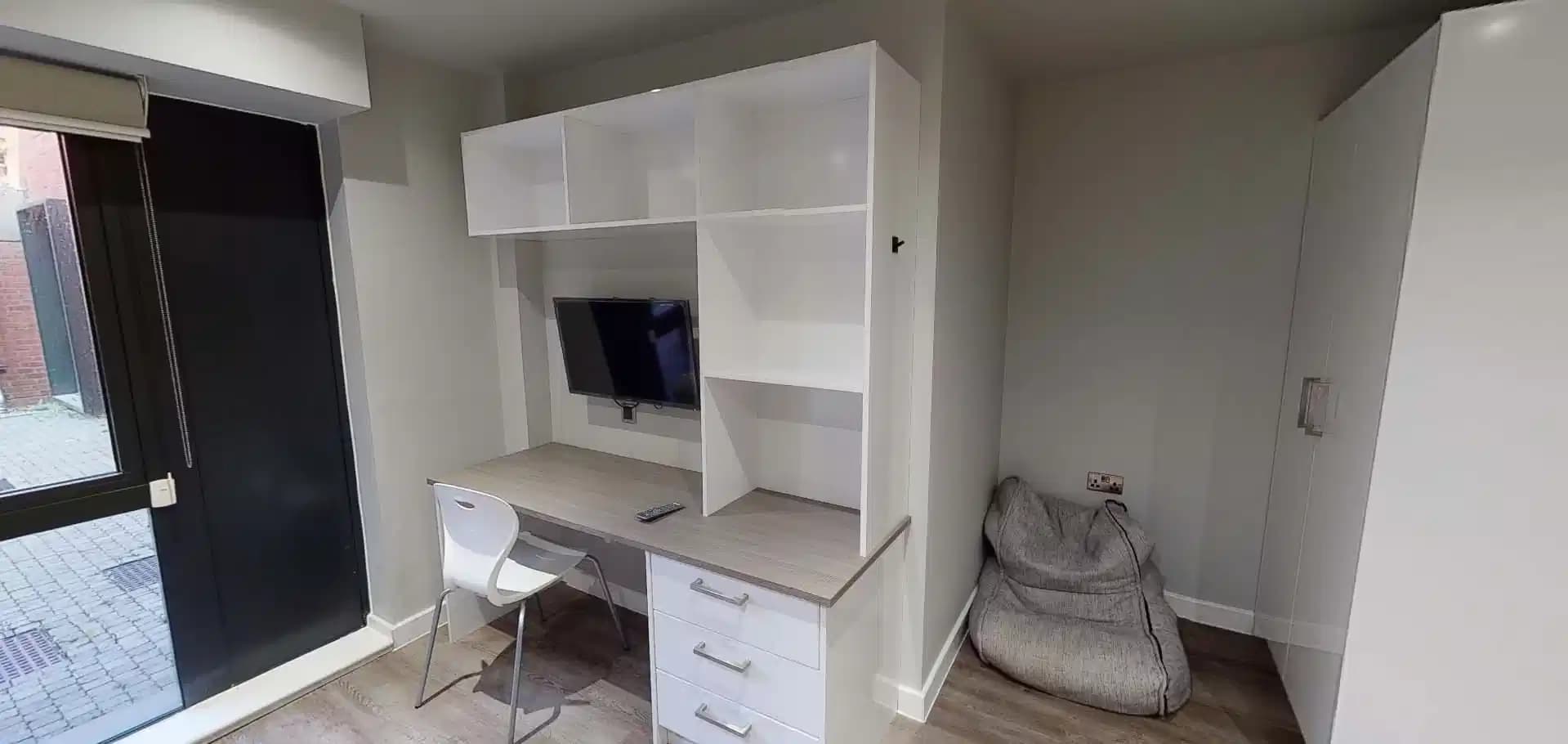 Large Premier Studios  - Image 4