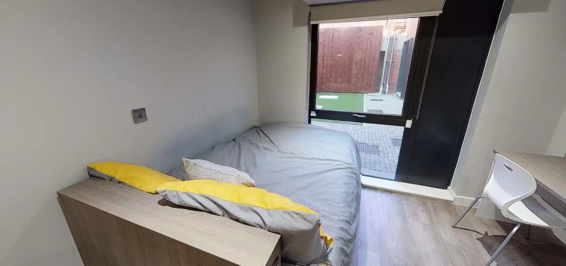 Large Premier Studios  - Image 7