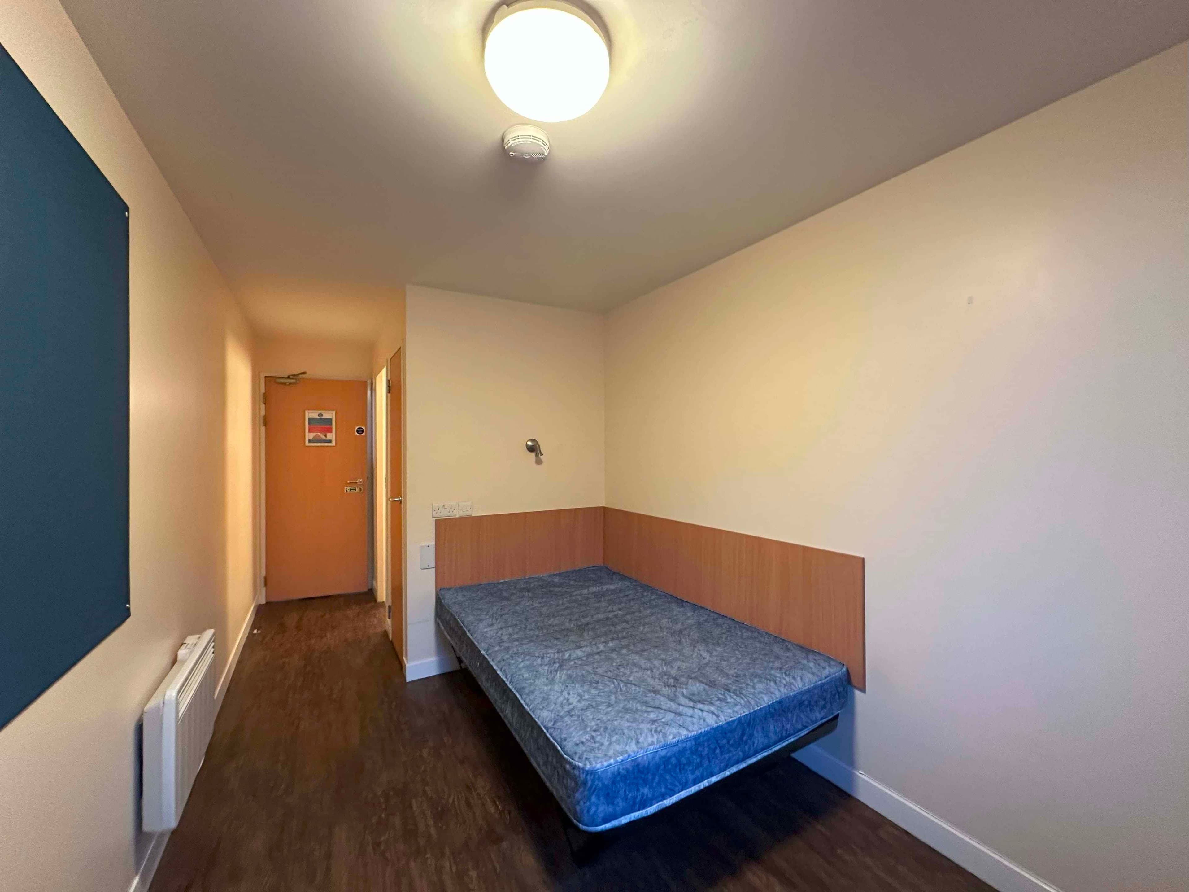 Standard En-Suite - Image 8