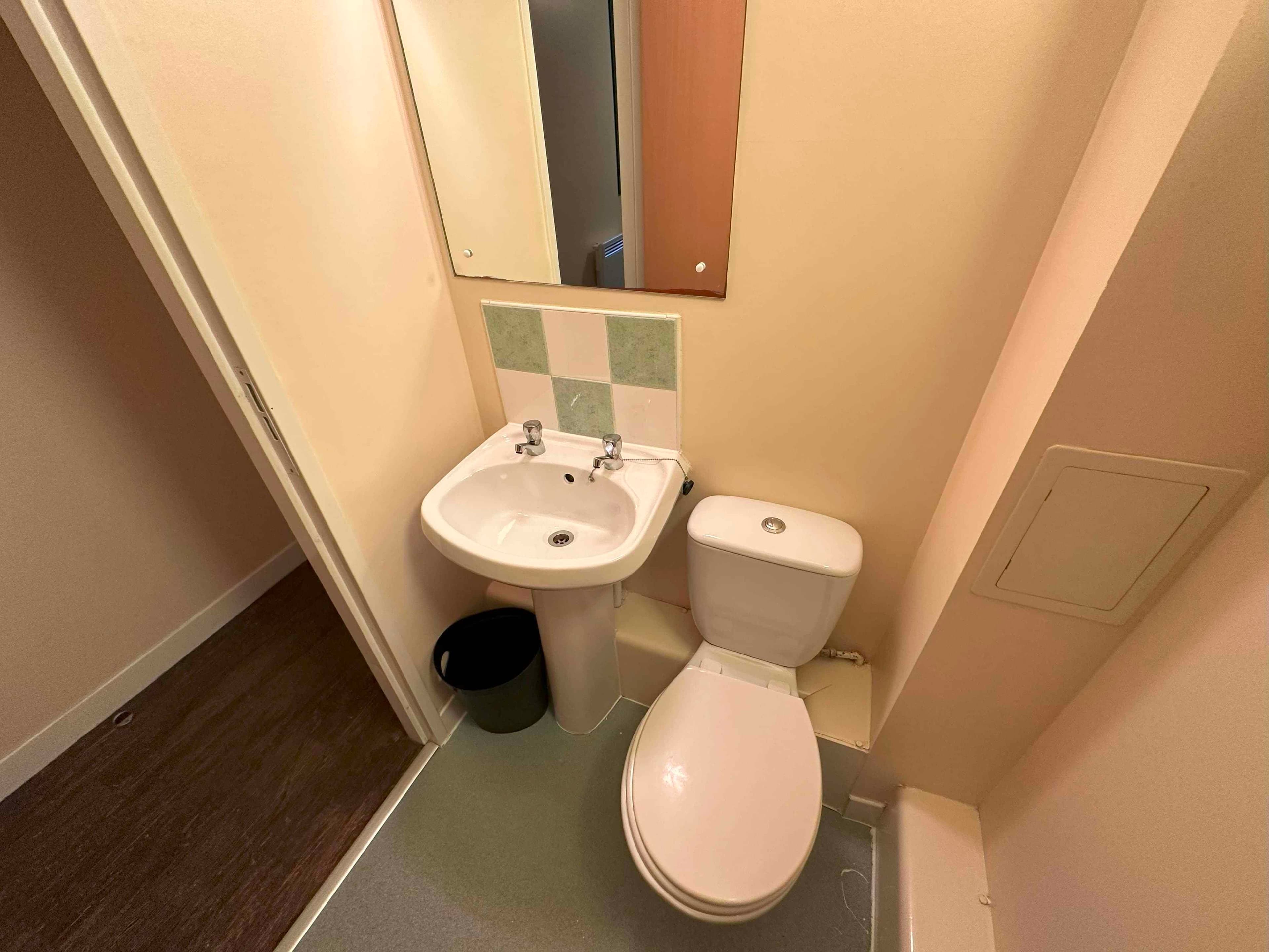 Standard En-Suite - Image 11