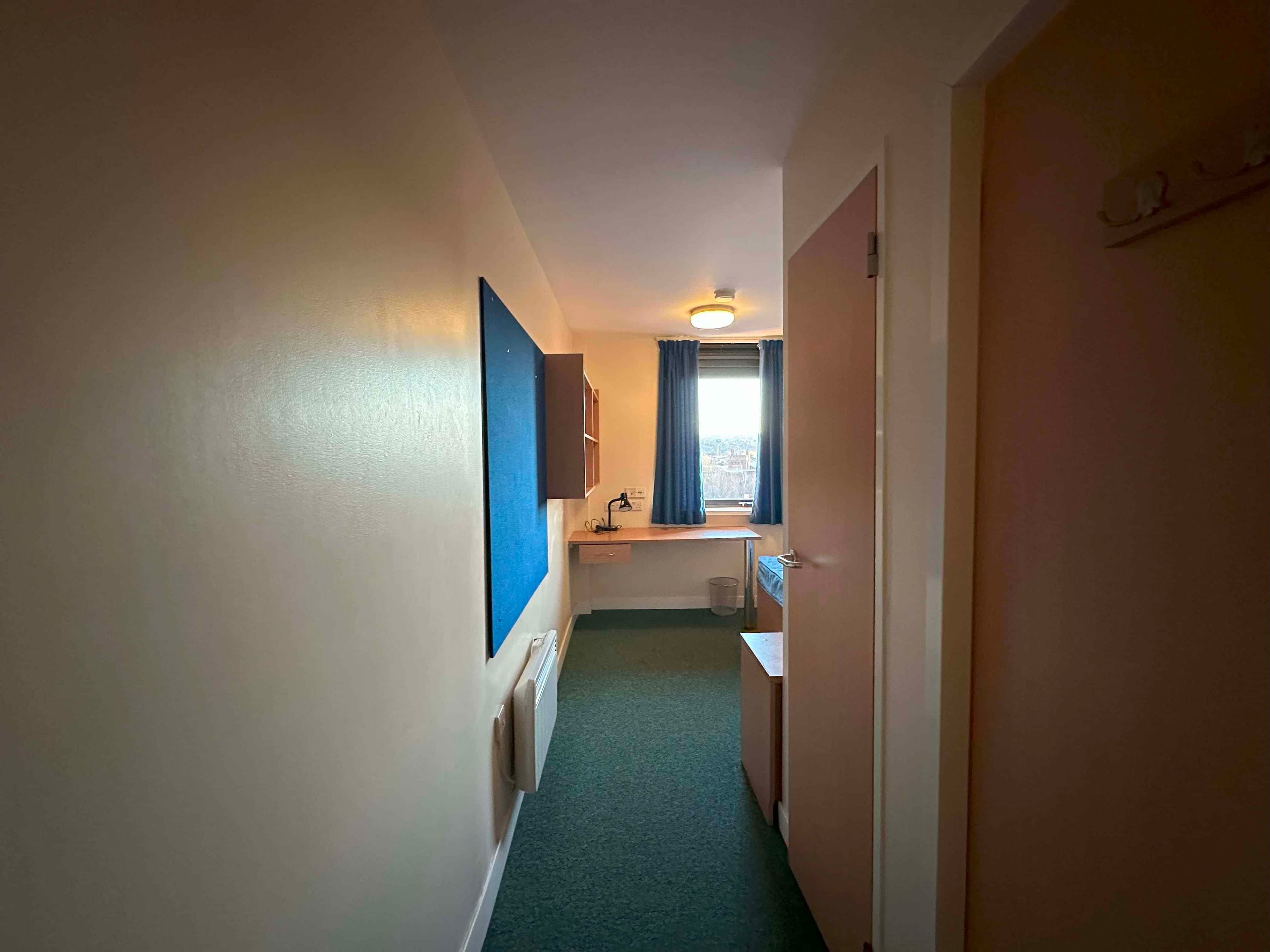 Single En-Suite - Image 9