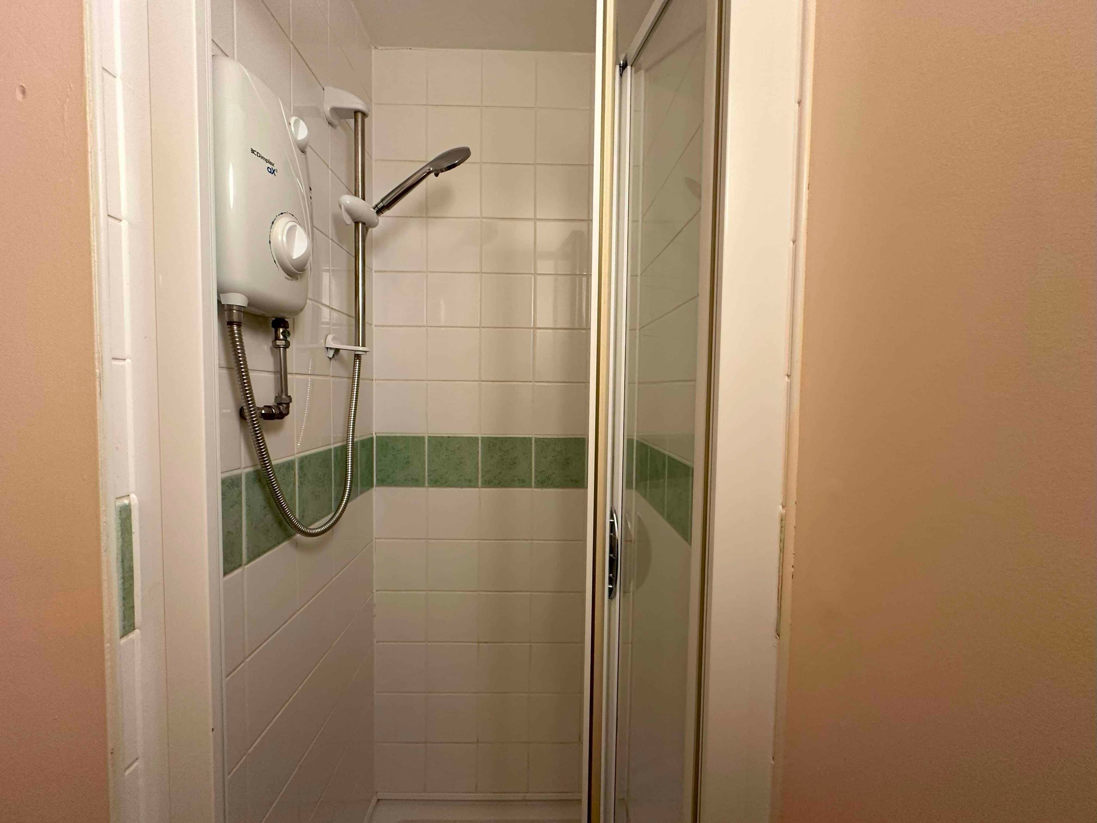 Single En-Suite - Image 13